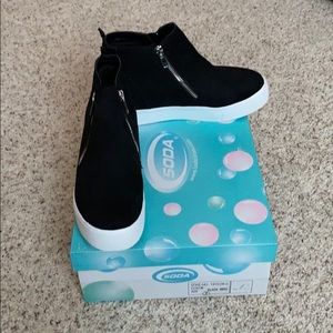 Soda Taylor Hidden Fashion Wedge Sneaker Size 7